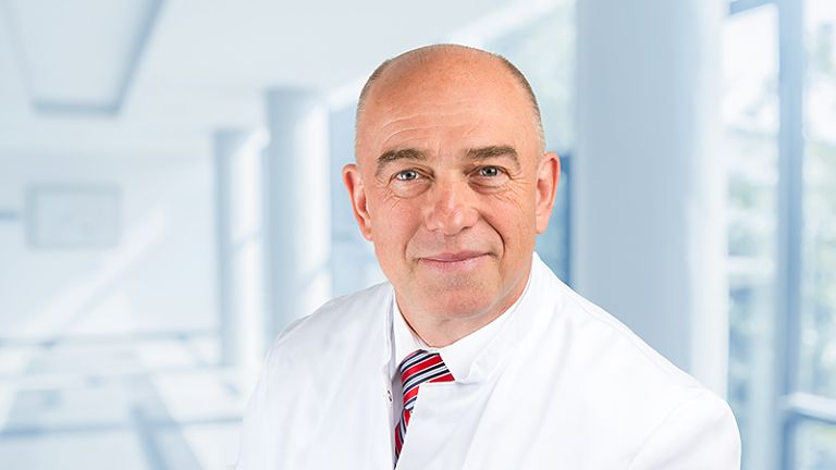 PD Dr. med. habil. Roland Zippel, Chefarzt der Abteilung für Chirurgie, diepiktografen.de
